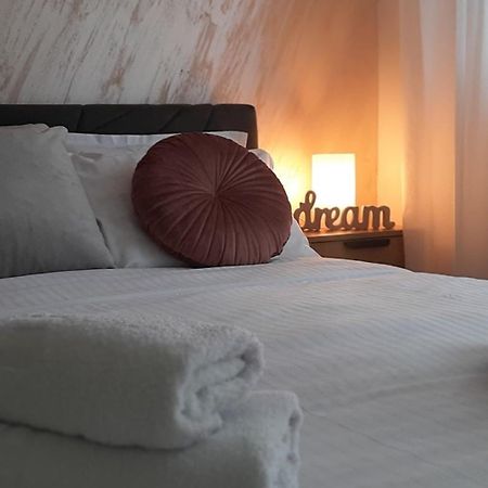 סרמסקה מיטרוביקה Apartman Kristal מראה חיצוני תמונה