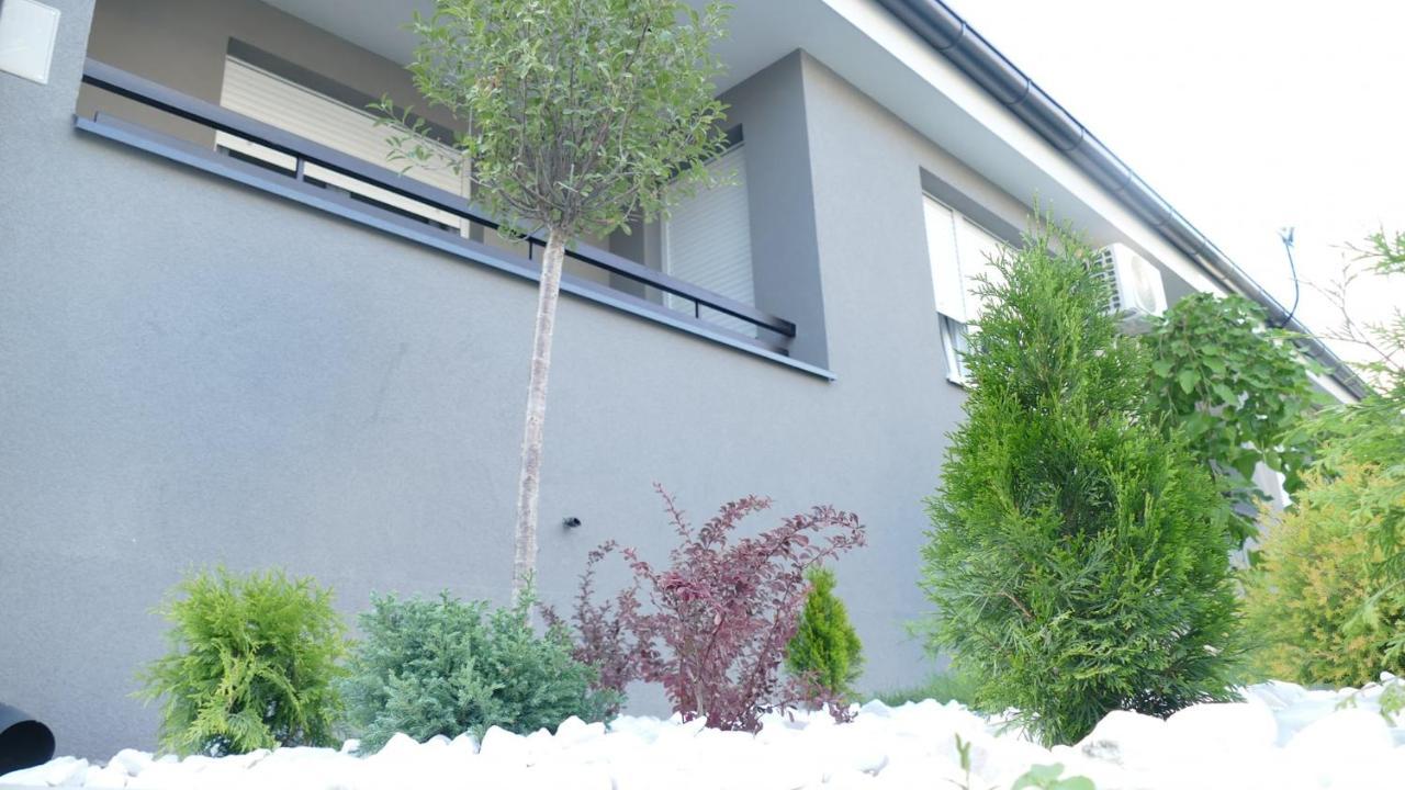 סרמסקה מיטרוביקה Apartman Kristal מראה חיצוני תמונה