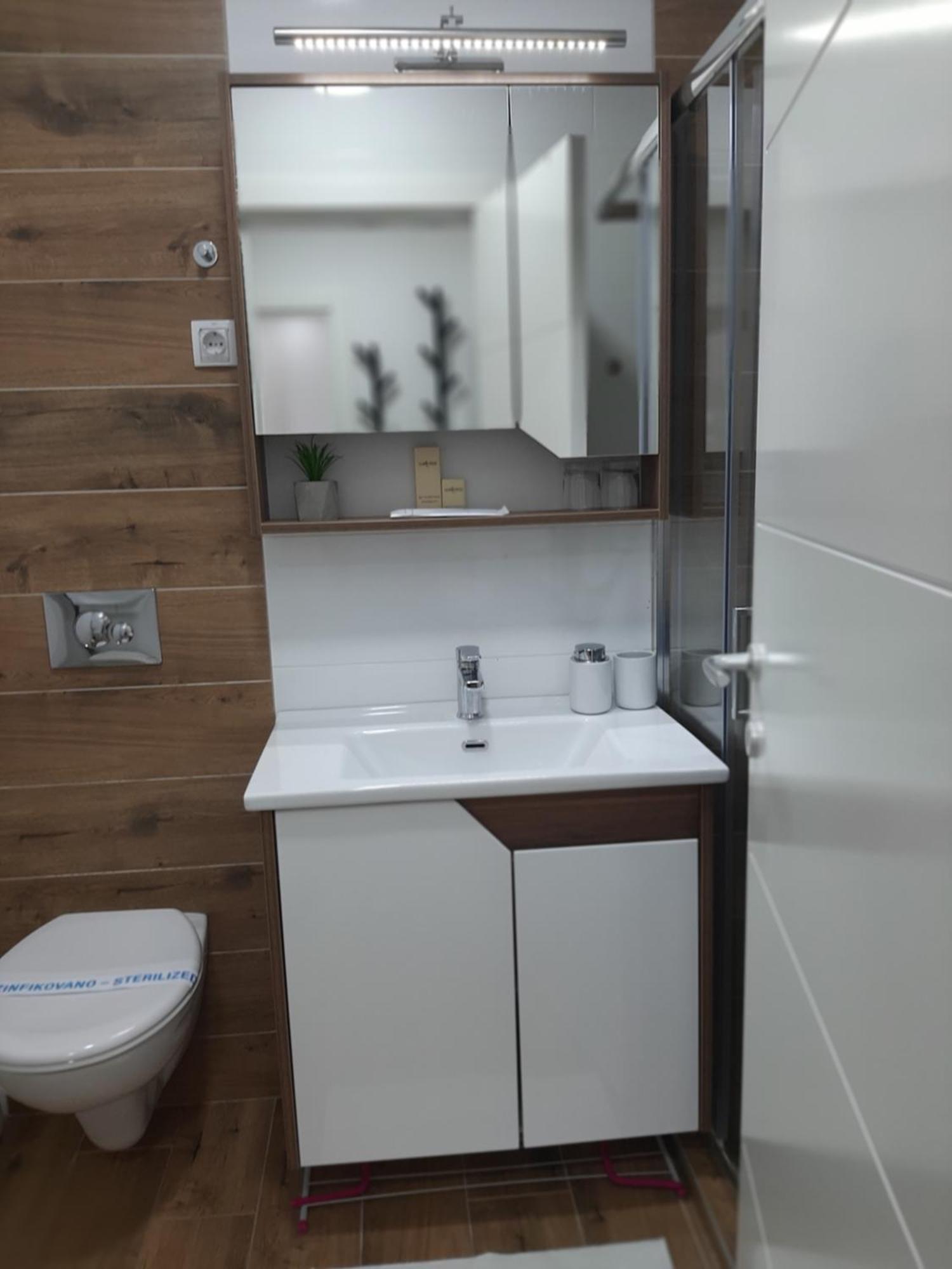 סרמסקה מיטרוביקה Apartman Kristal מראה חיצוני תמונה