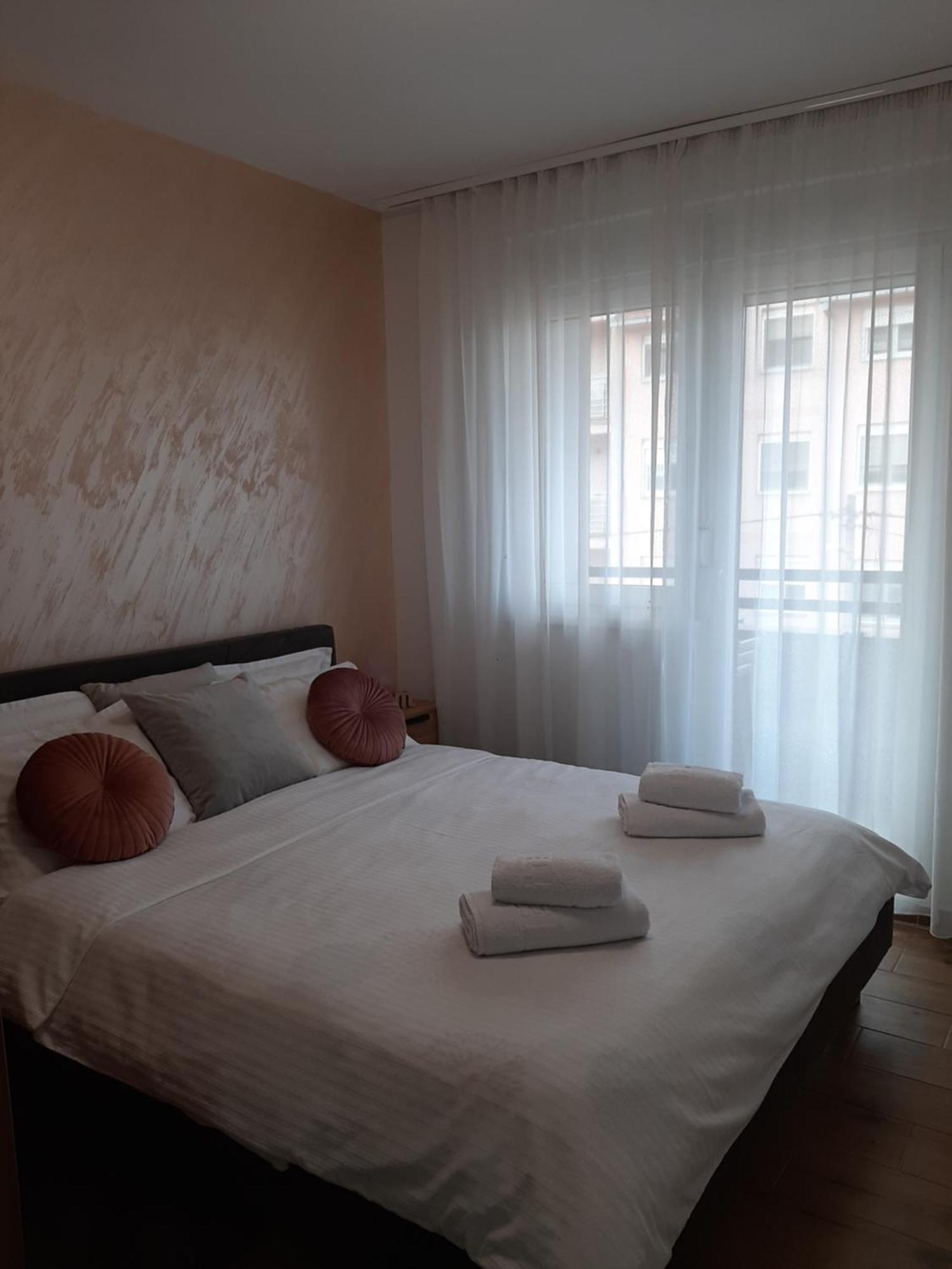 סרמסקה מיטרוביקה Apartman Kristal מראה חיצוני תמונה